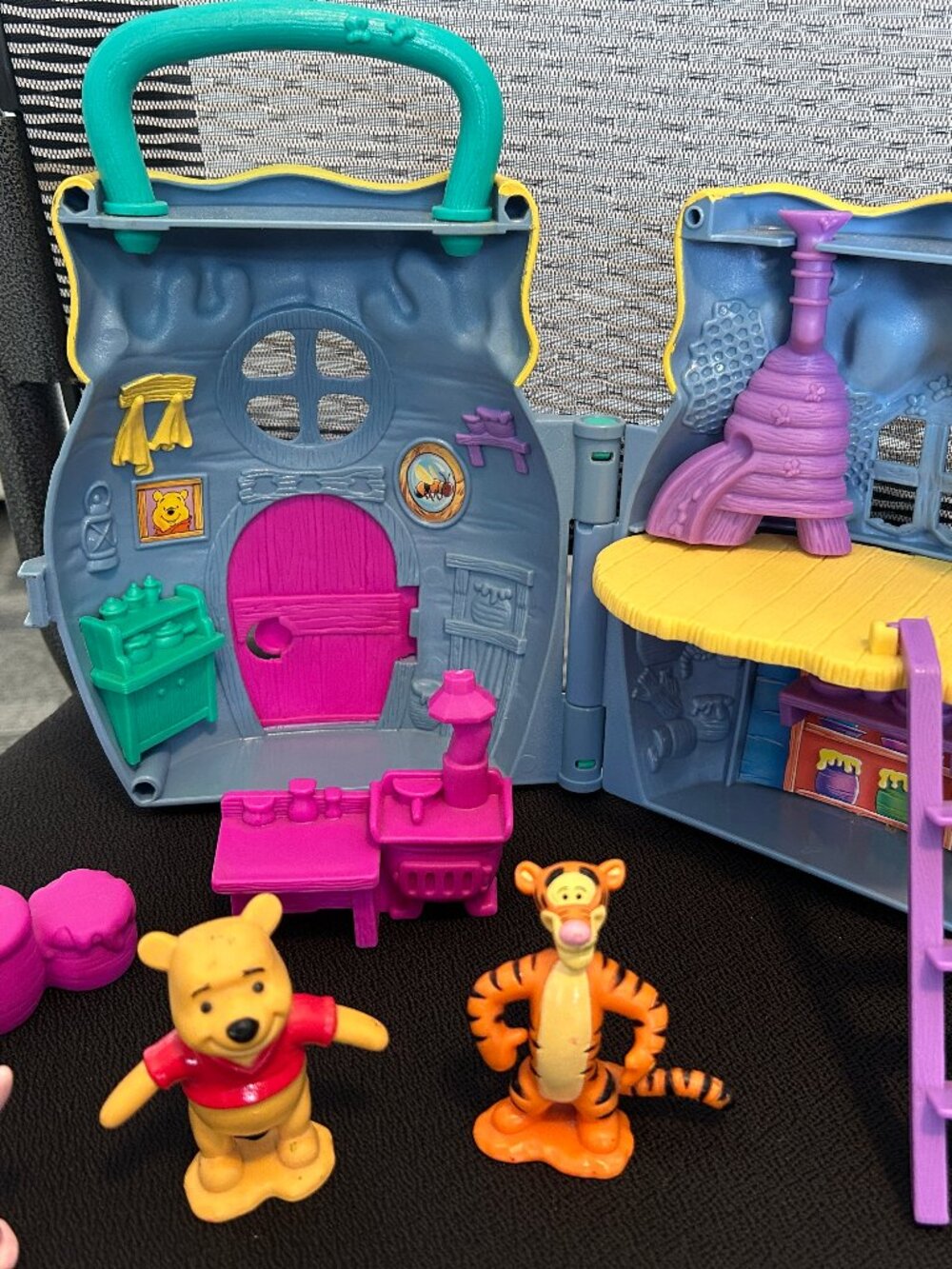 Vintage Mattel Winnie the Pooh Honey Pot Carry Around Play Set